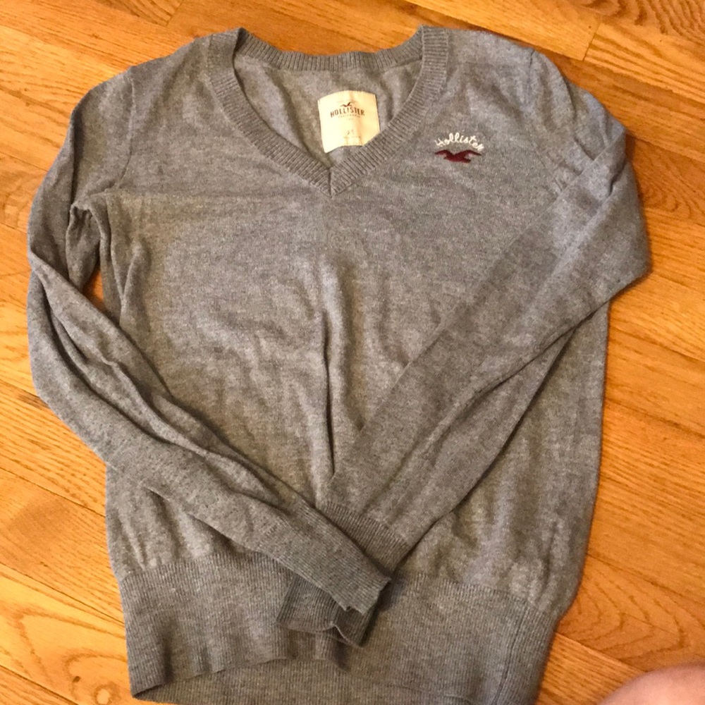 Hollister grey v-neck sweater